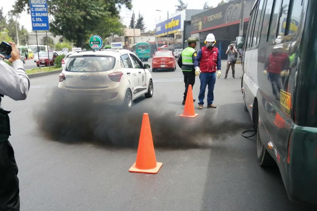 Contaminación atmosférica es más dañina que consumir tabaco