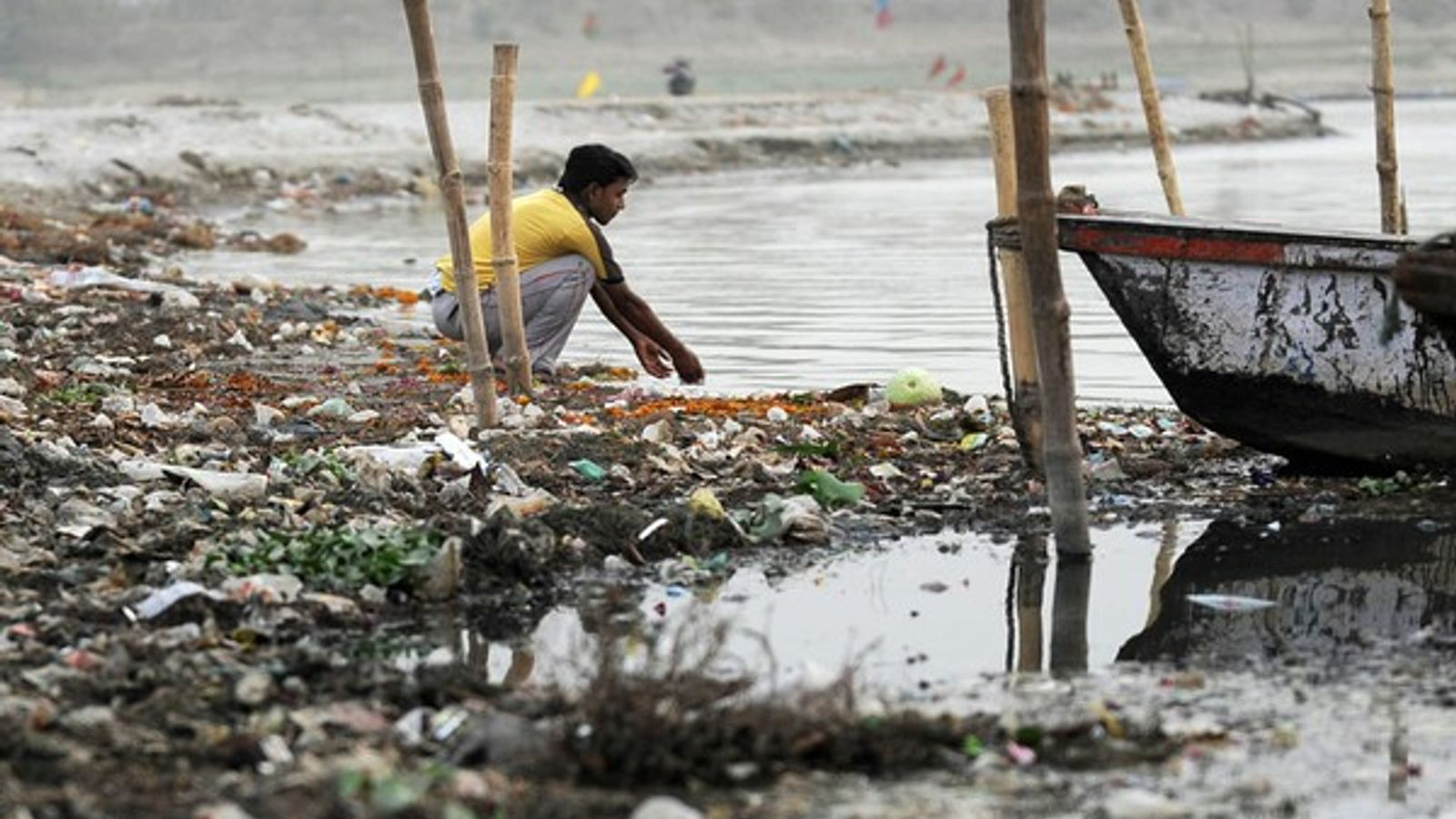 Agua del planeta en peligro por contaminación urbana y agrícola