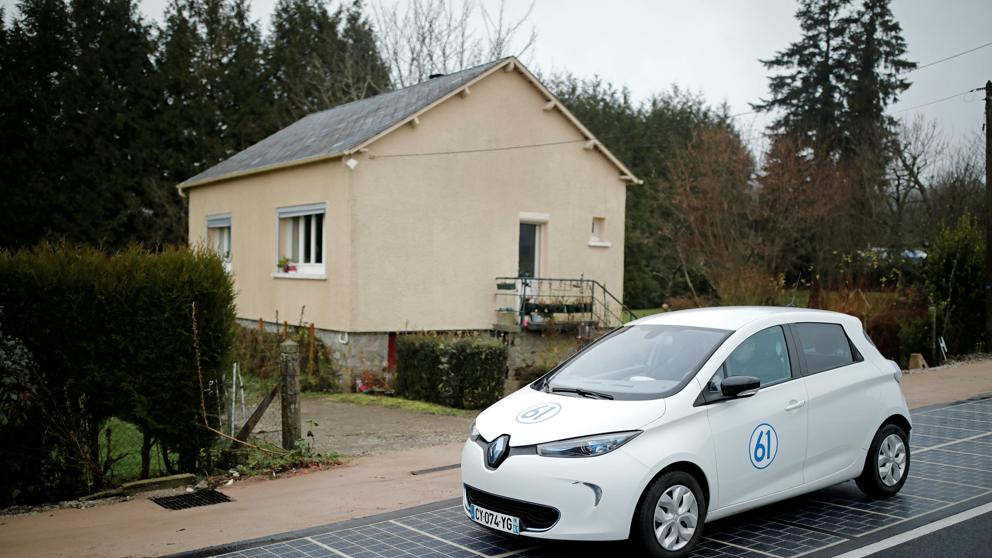 Francia pone en marcha la primera autopista eléctrica del mundo