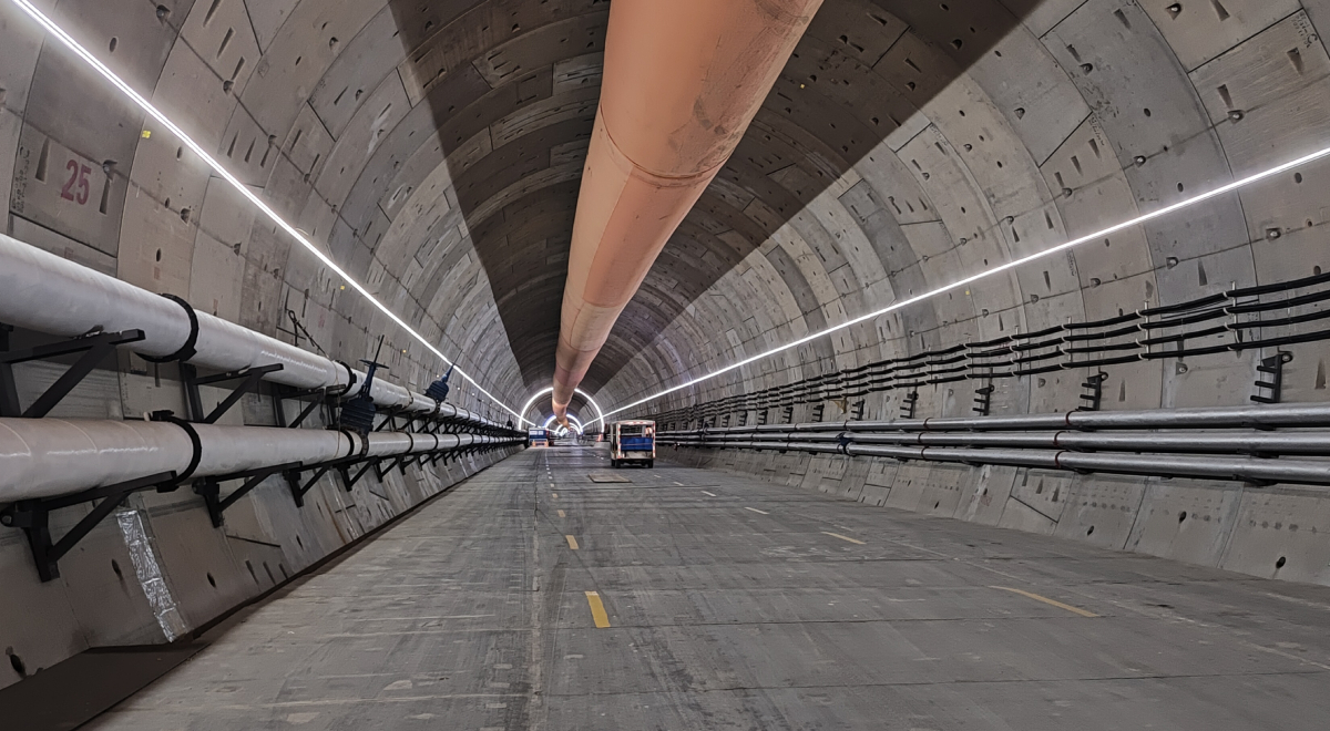 Usando la tuneladora “Shenjiang-1”, CRTG enfrenta condiciones extremas, optimizando la excavación y garantizando la estabilidad del túnel. Fuente: difusión. Usando la tuneladora “Shenjiang-1”, CRTG enfrenta condiciones extremas, optimizando la excavación y garantizando la estabilidad del túnel. Fuente: difusión.